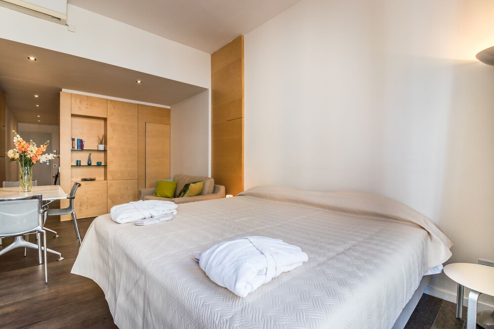 Studio (Modern) - Guestroom