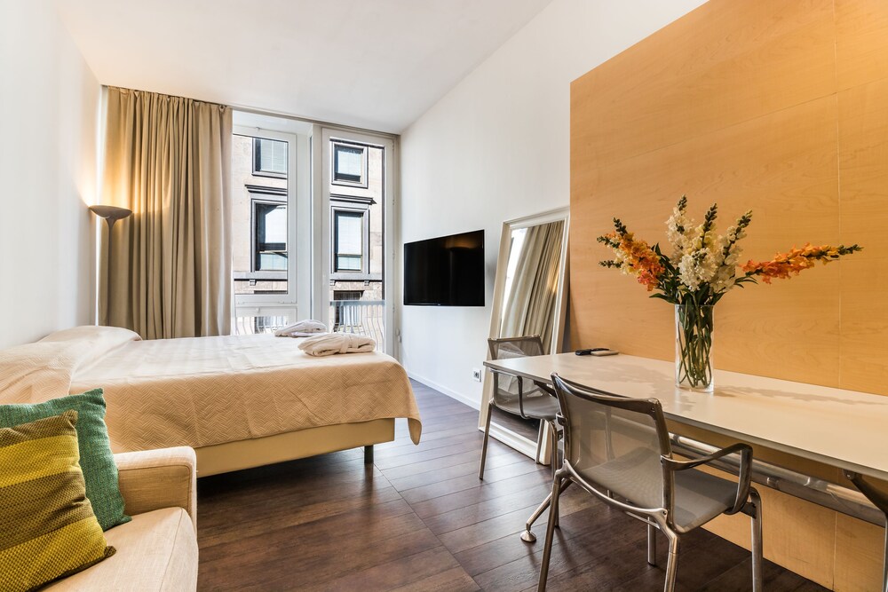 Studio (Modern) - Guestroom