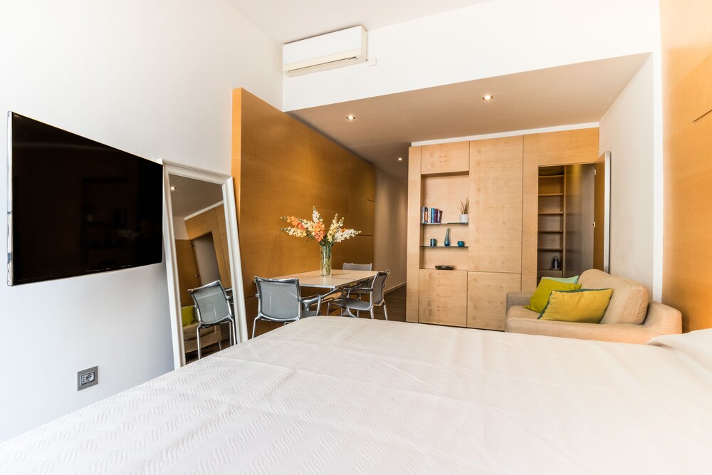 Studio (Modern) - Guestroom