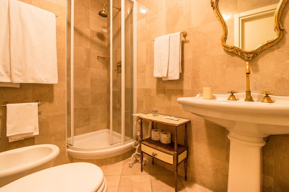 Apartment, 1 Bedroom (Fiorichiari-Via Passarella, 4) - Bathroom
