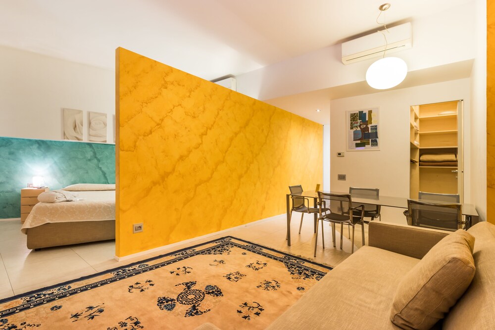 Loft (Modern) - Guestroom
