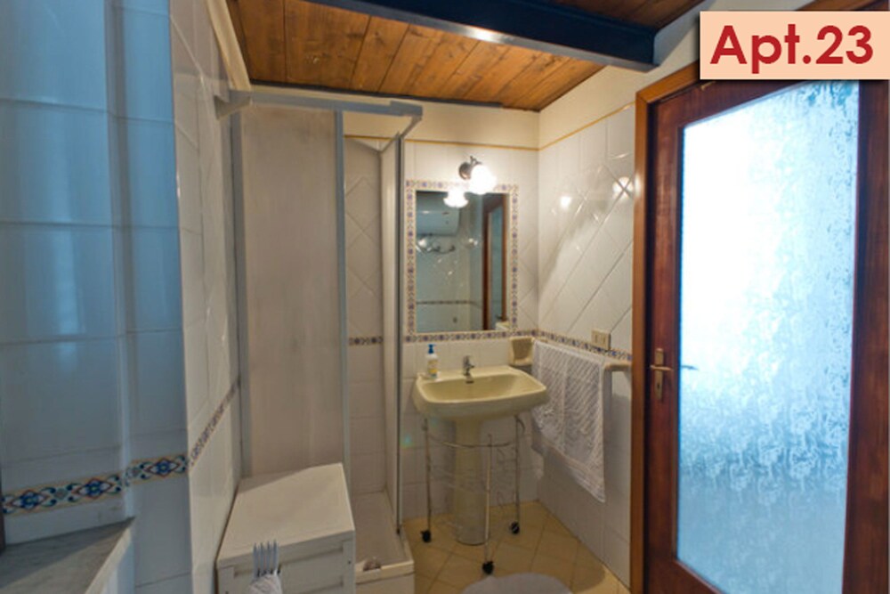 Duplex, 1 Bedroom - Bathroom