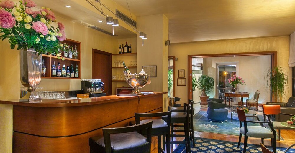 Lounge executive