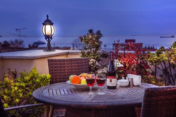 Hotel Lounge
