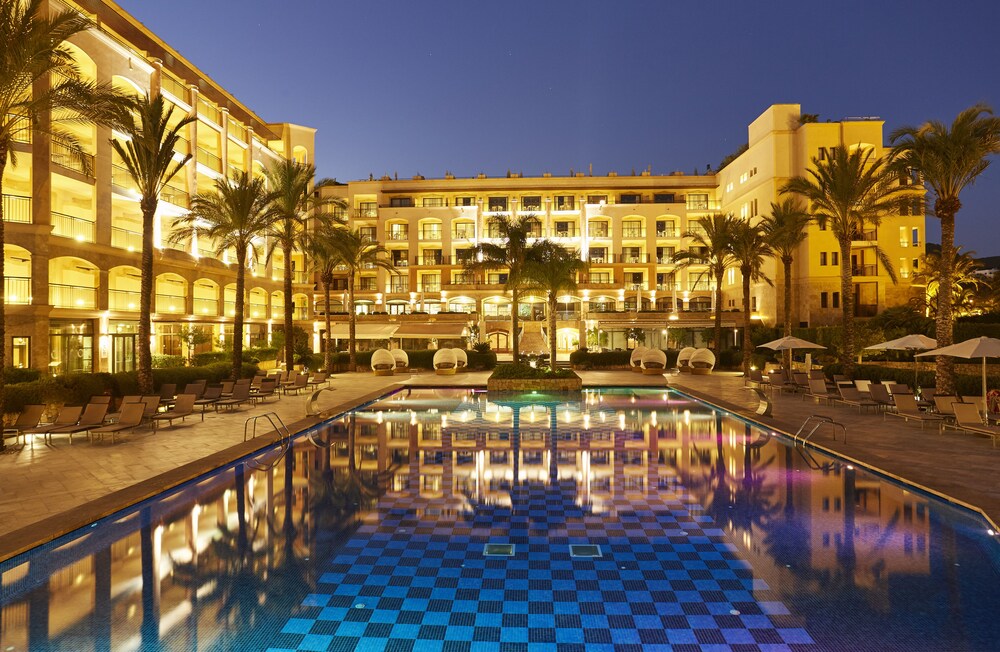 Hotel Front - Evening/Night