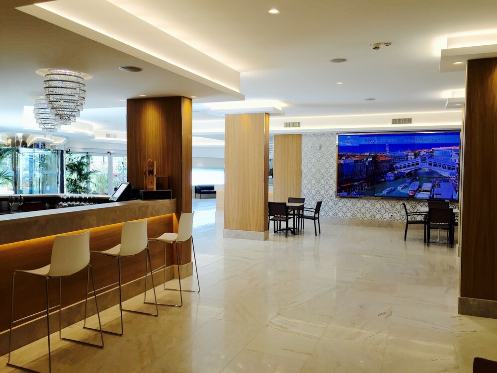 Hotel Bar