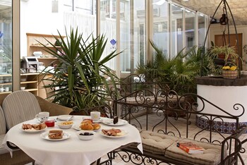 Food Court