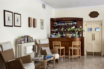 Hotel Bar