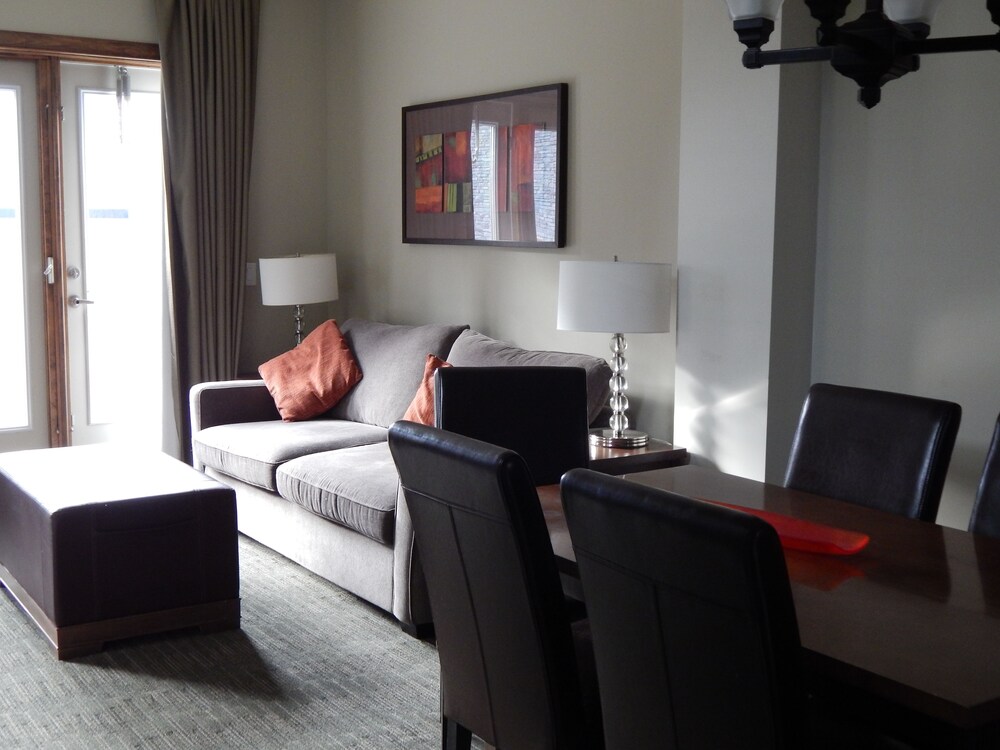 Suite, 2 Bedrooms - Living Area