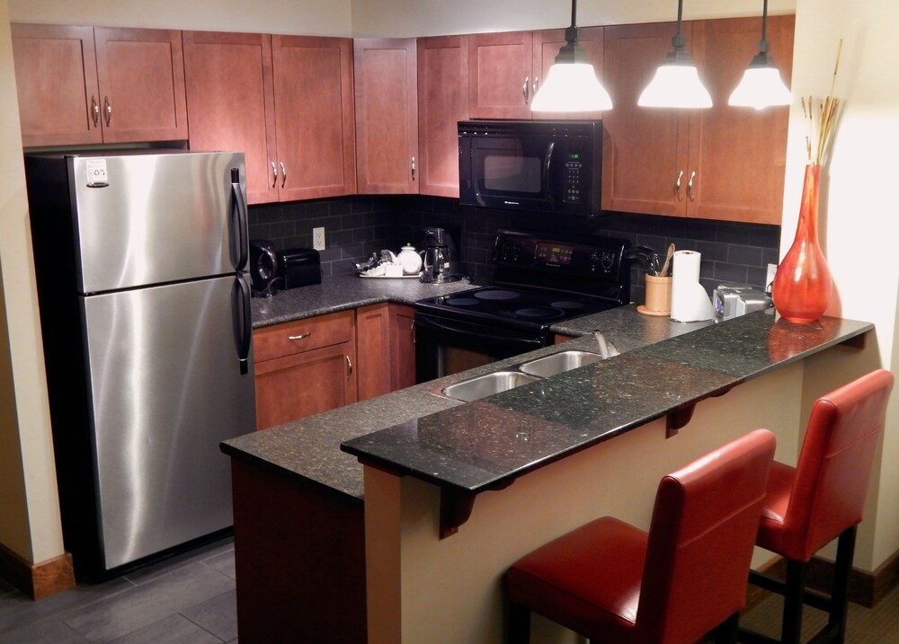 Premium Suite, 3 Bedrooms, Fireplace - In-Room Kitchen