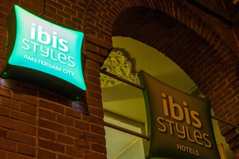 Hotel Front - Evening/Night