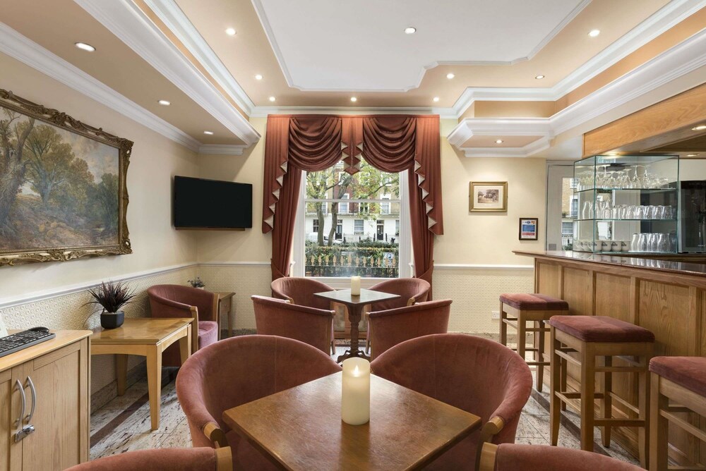 Hotel Bar