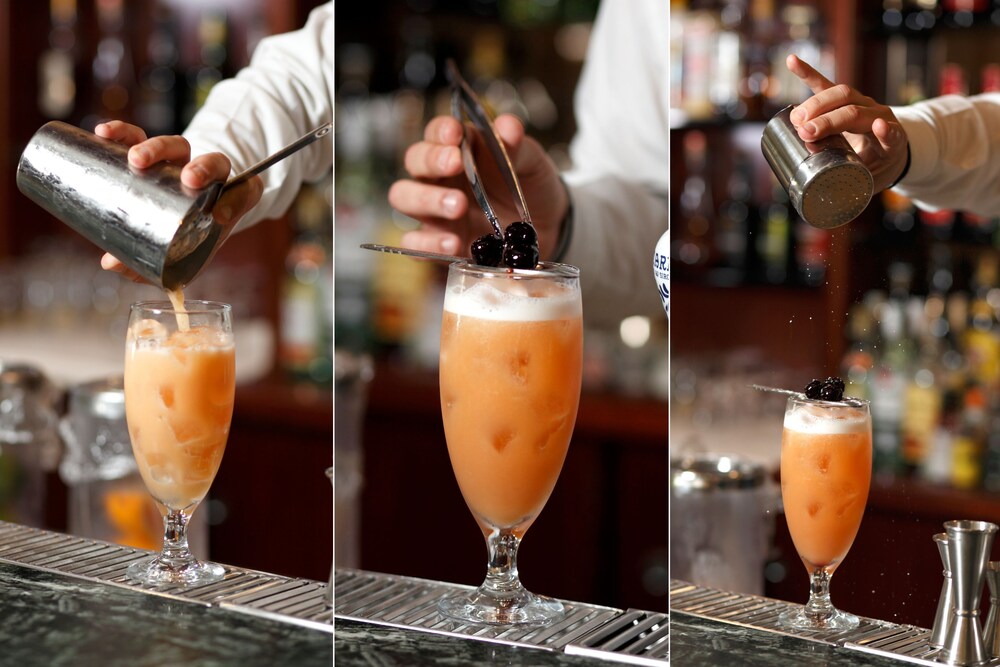 Hotel Bar