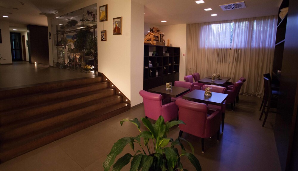 Hotel Lounge