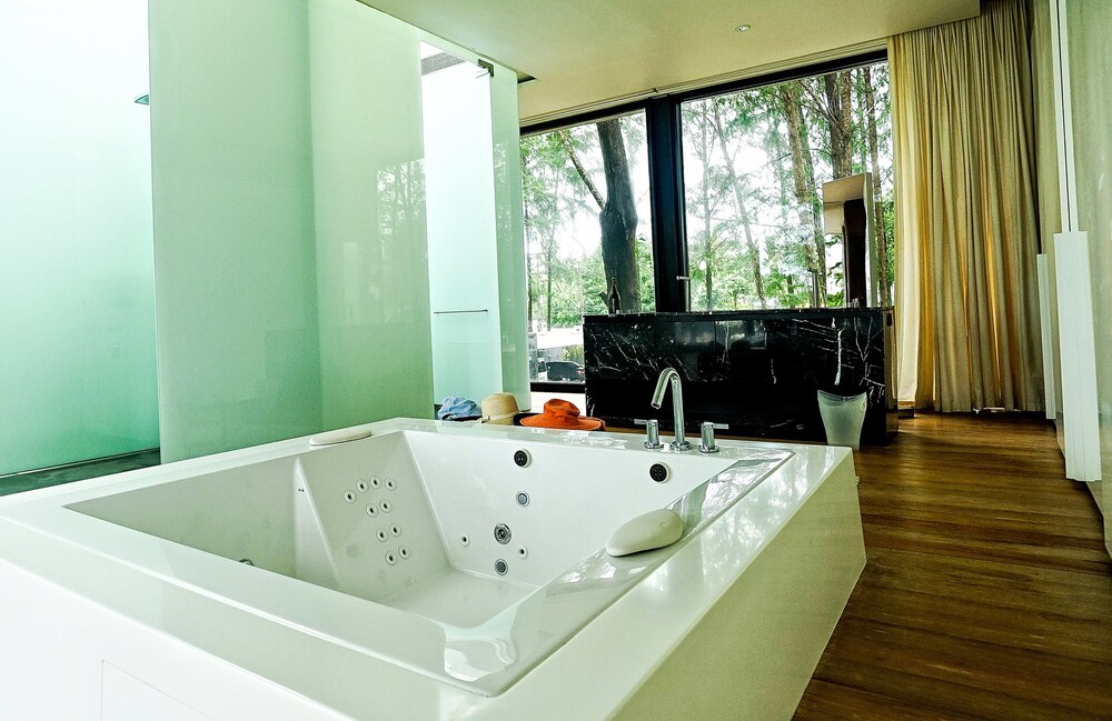 Jetted Tub