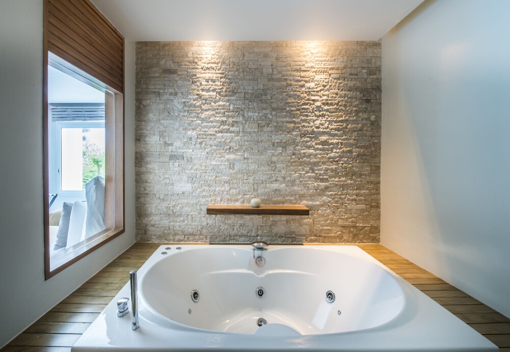 Jetted Tub