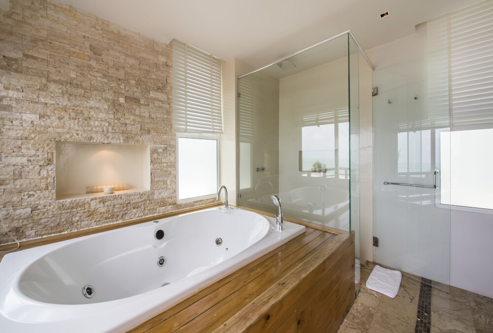 Jetted Tub
