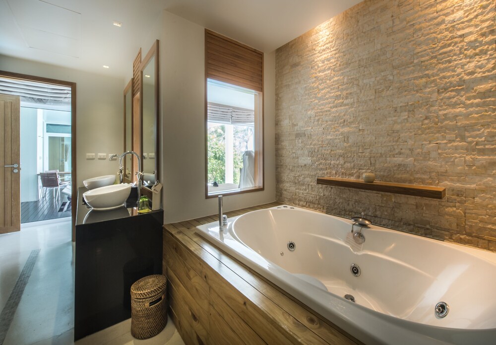 Jetted Tub