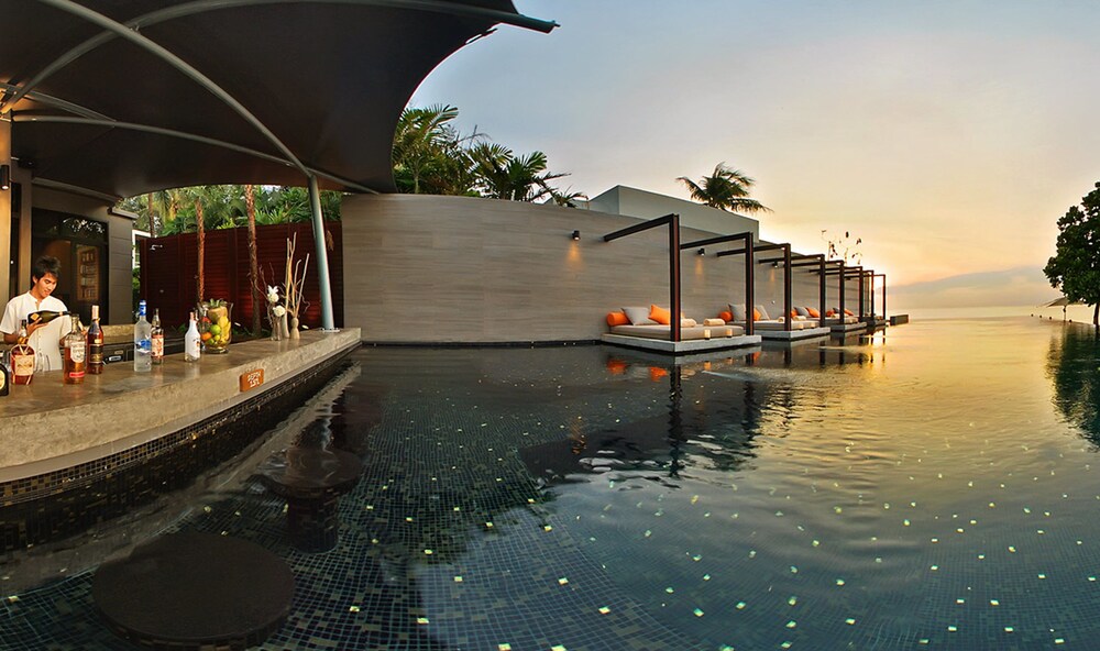 Poolside Bar