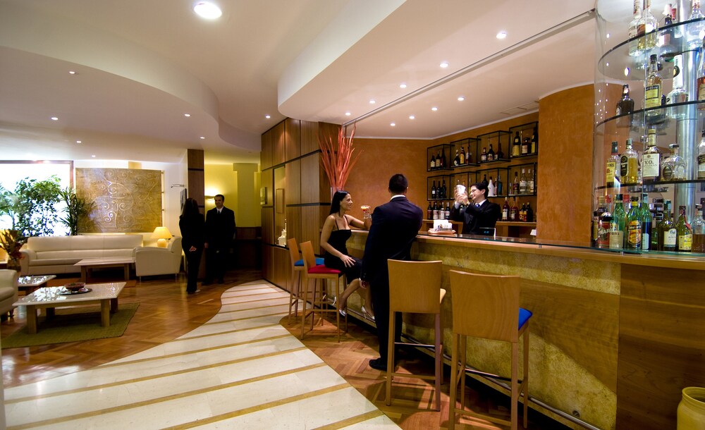 Hotel Bar
