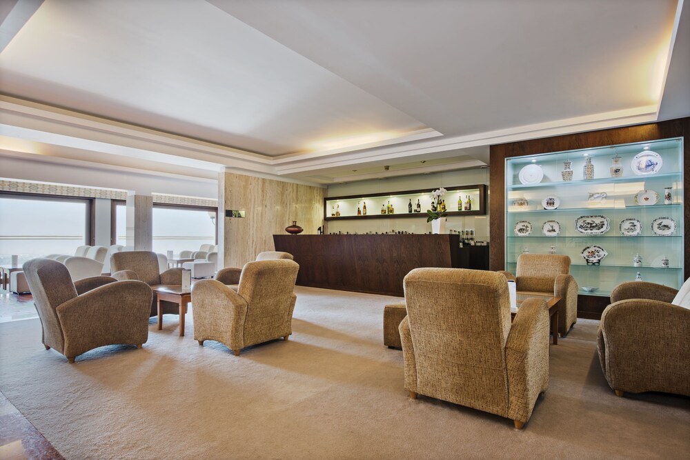 Hotel Lounge