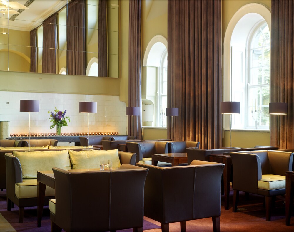 Hotel Lounge