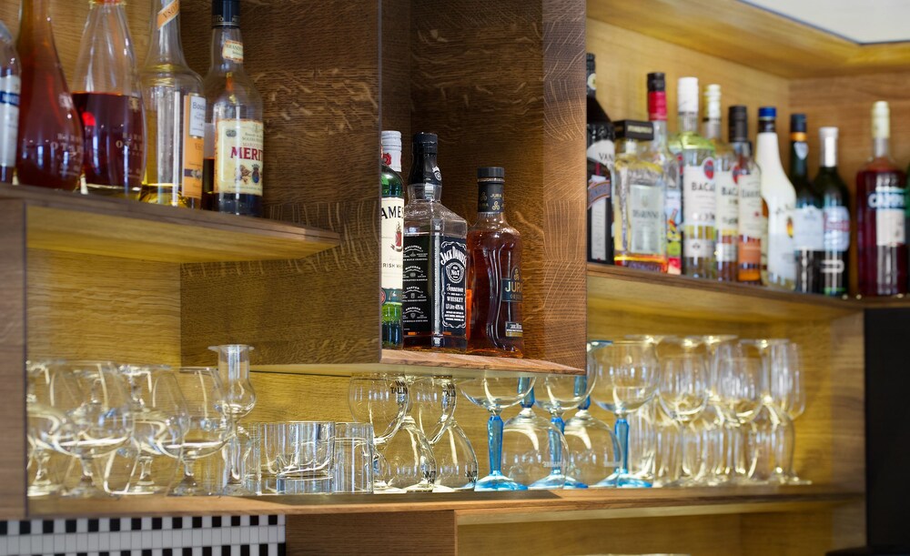Hotel Bar