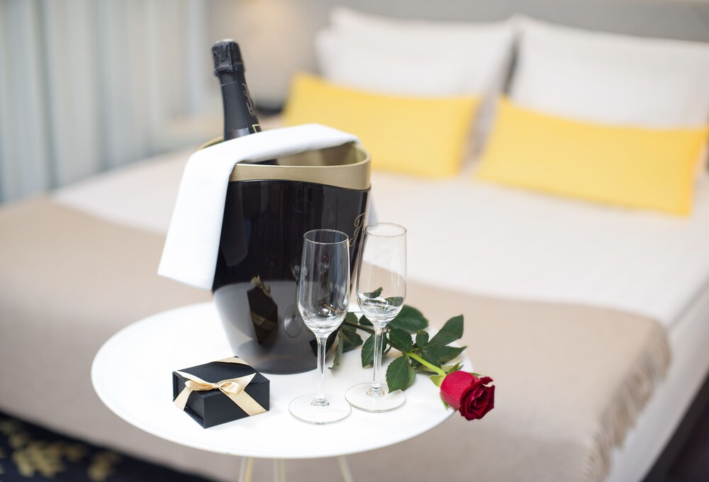 Room Service - Dining