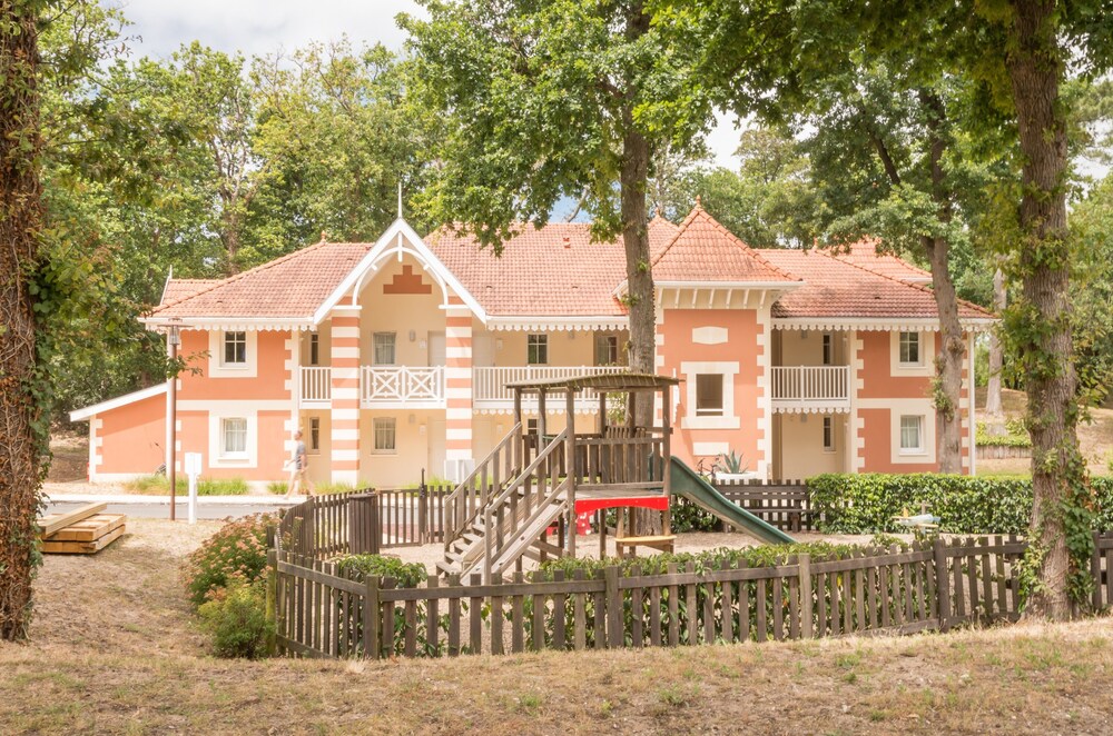 Childrens Play Area - Outdoor