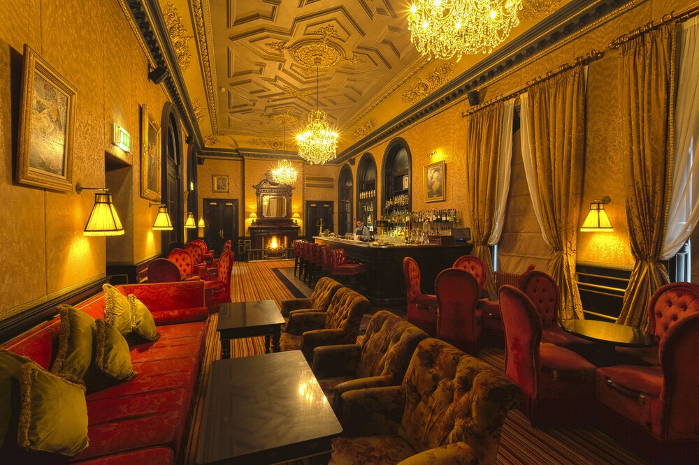Hotel Lounge