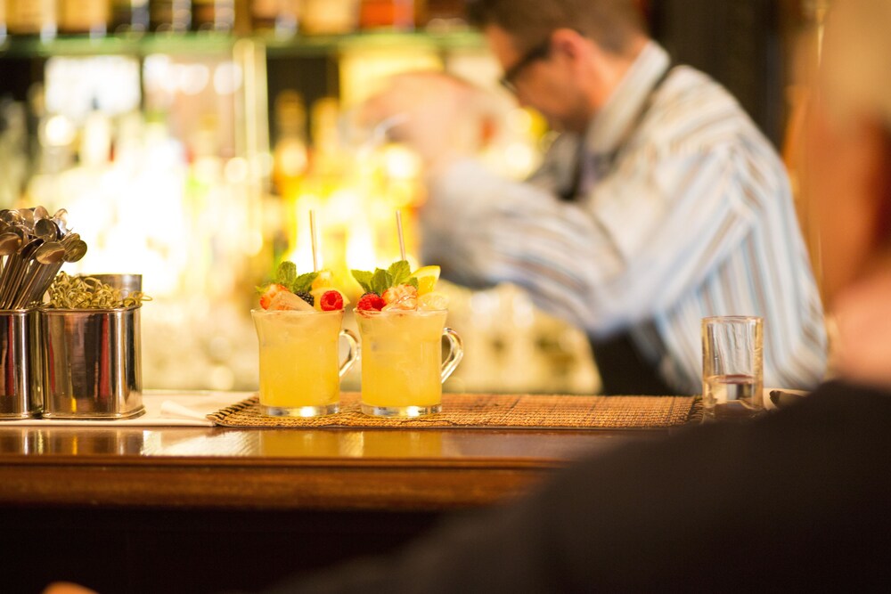 Hotel Bar