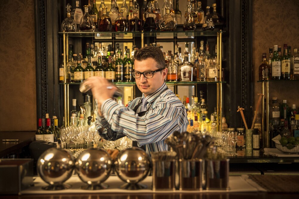 Hotel Bar