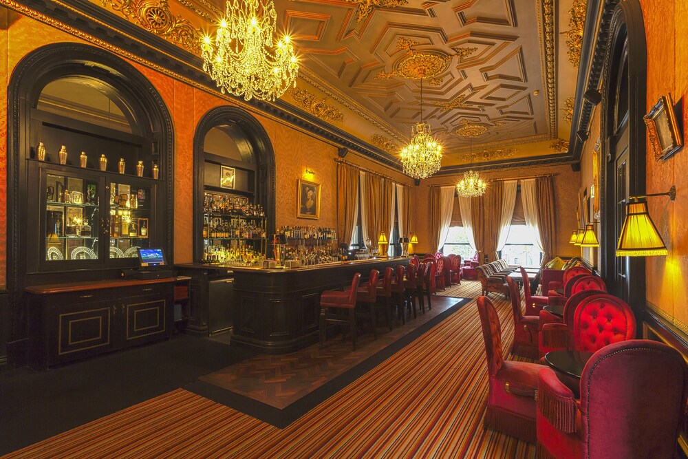 Hotel Lounge