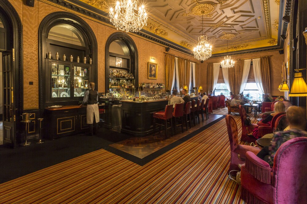 Hotel Lounge