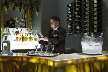 Hotel Bar