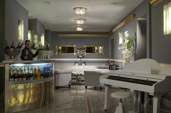 Hotel Lounge