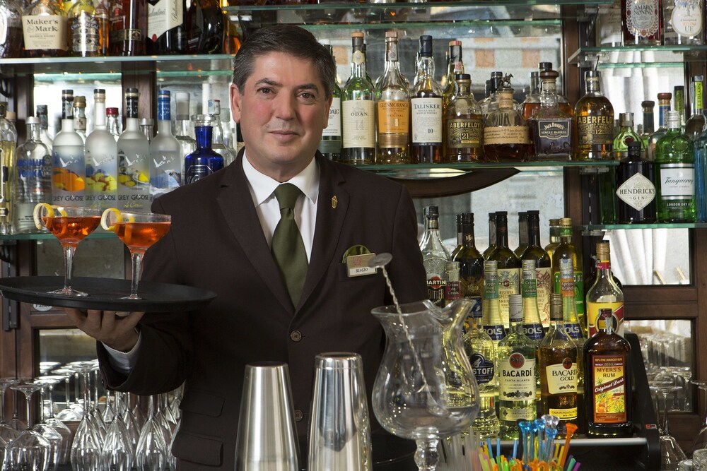 Hotel Bar