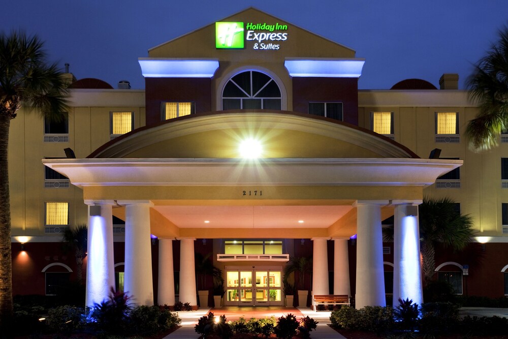 Hotel Front - Evening/Night