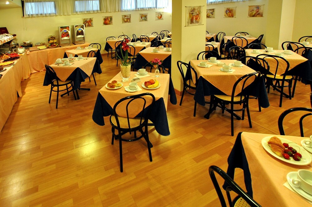 Food Court