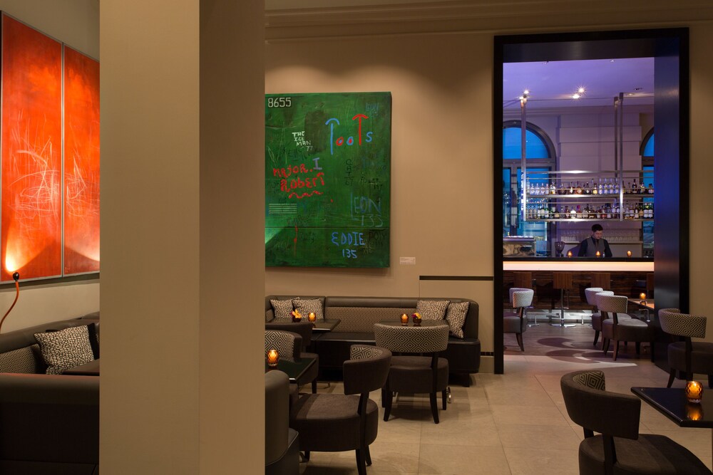 Hotel Bar