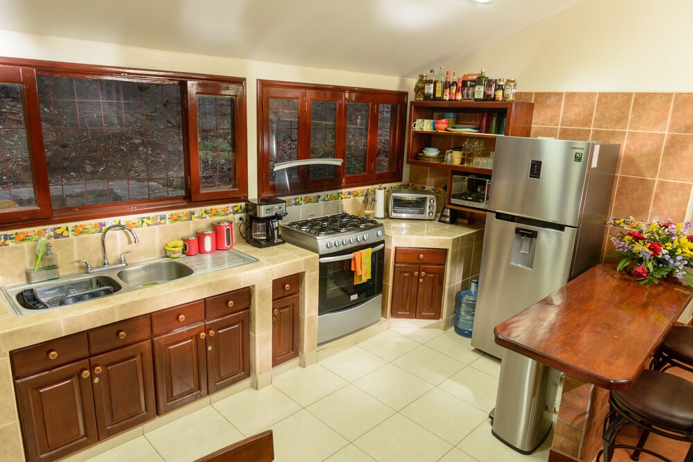 Standard Room, 3 Bedrooms, Kitchen - In-Room Kitchen