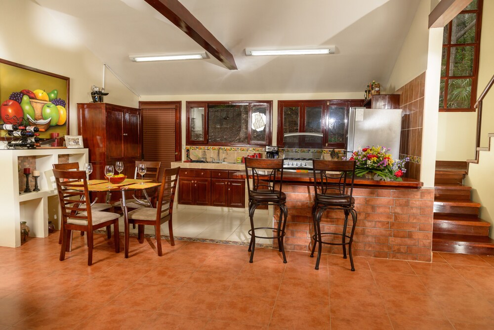 Standard Room, 3 Bedrooms, Kitchen - In-Room Kitchen