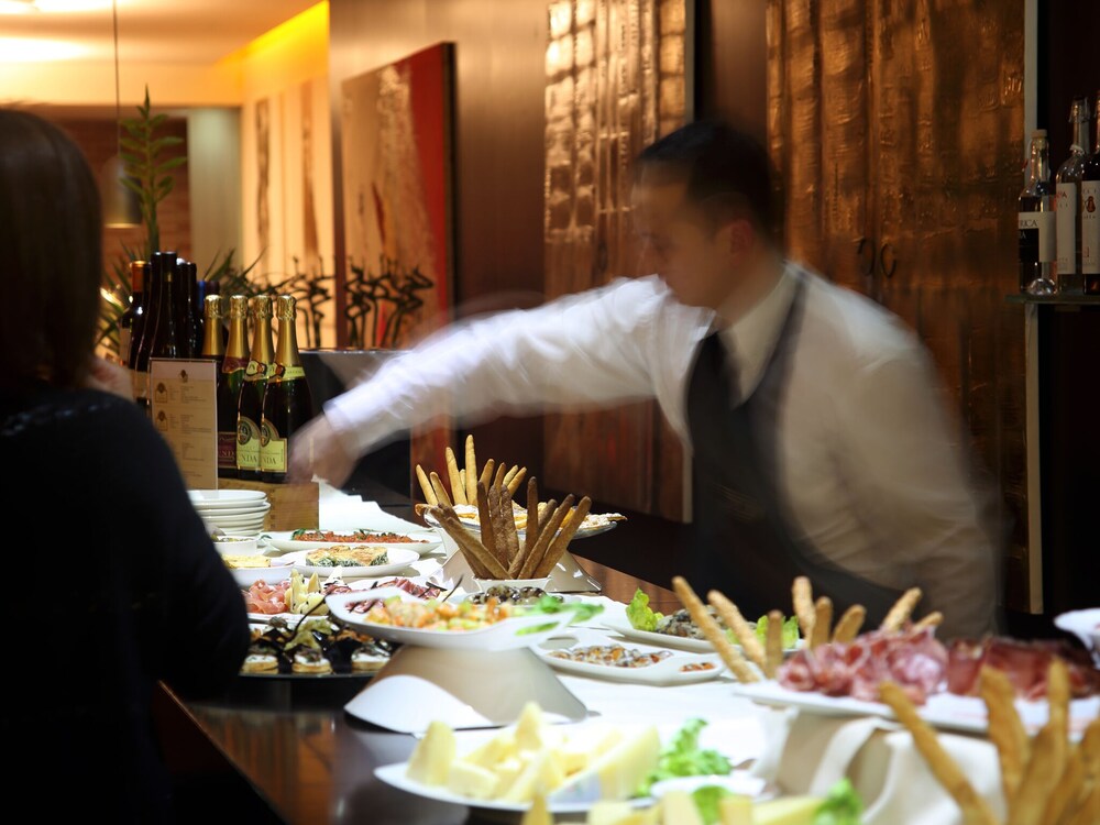 Hotel Bar