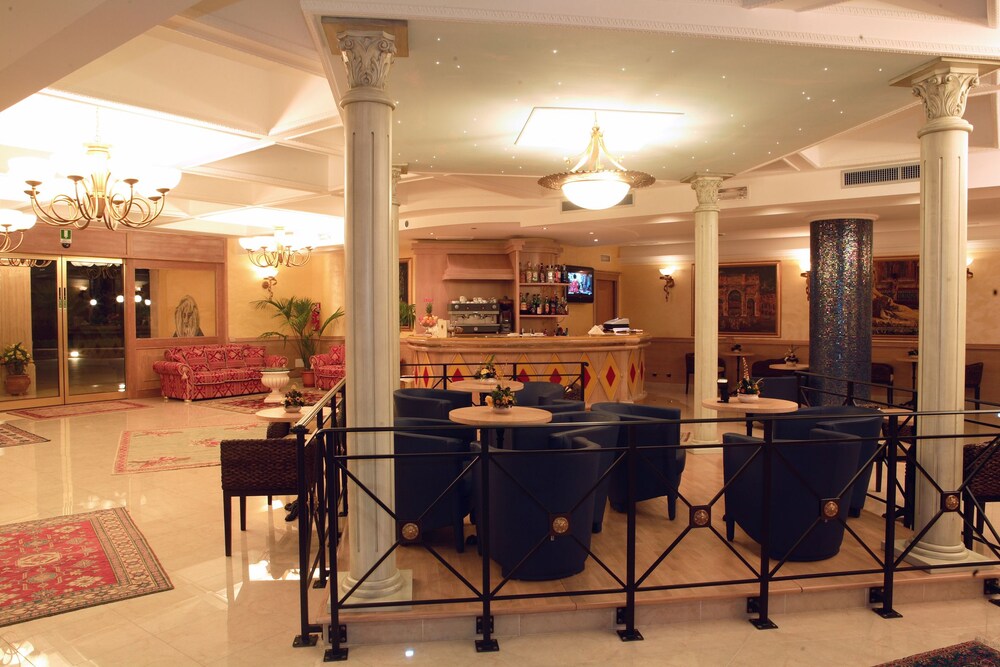 Hotel Lounge