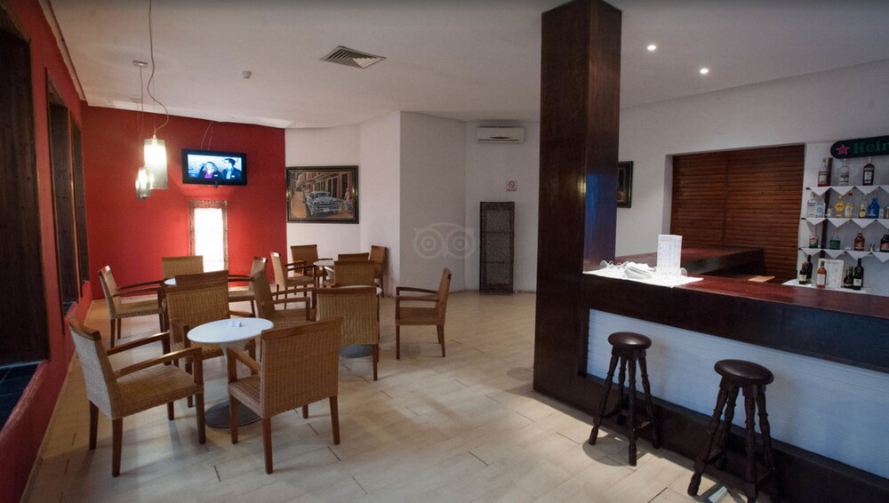 Hotel Bar