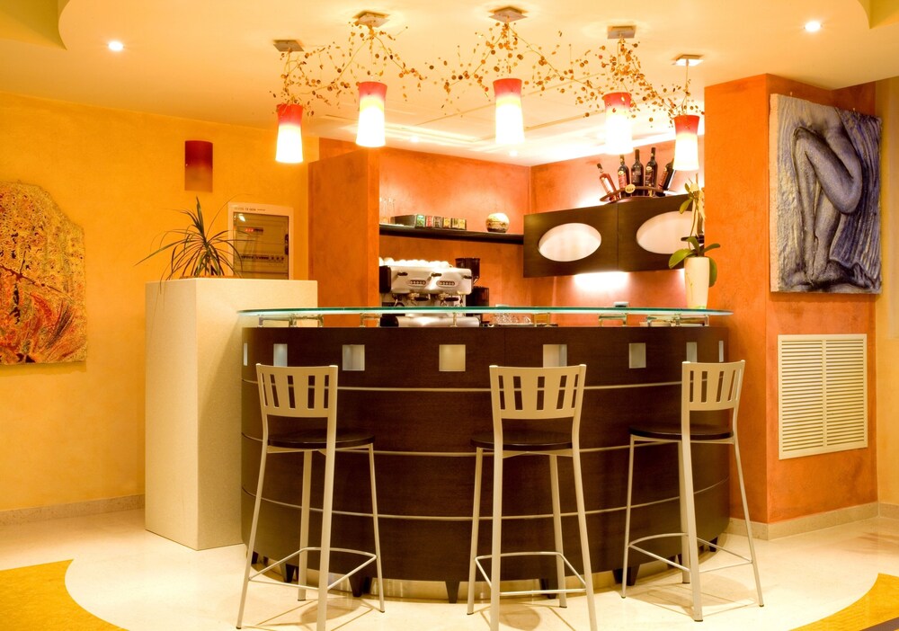 Hotel Bar