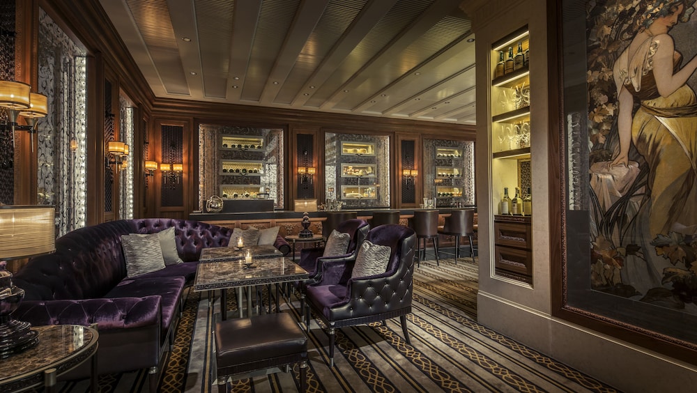Hotel Bar