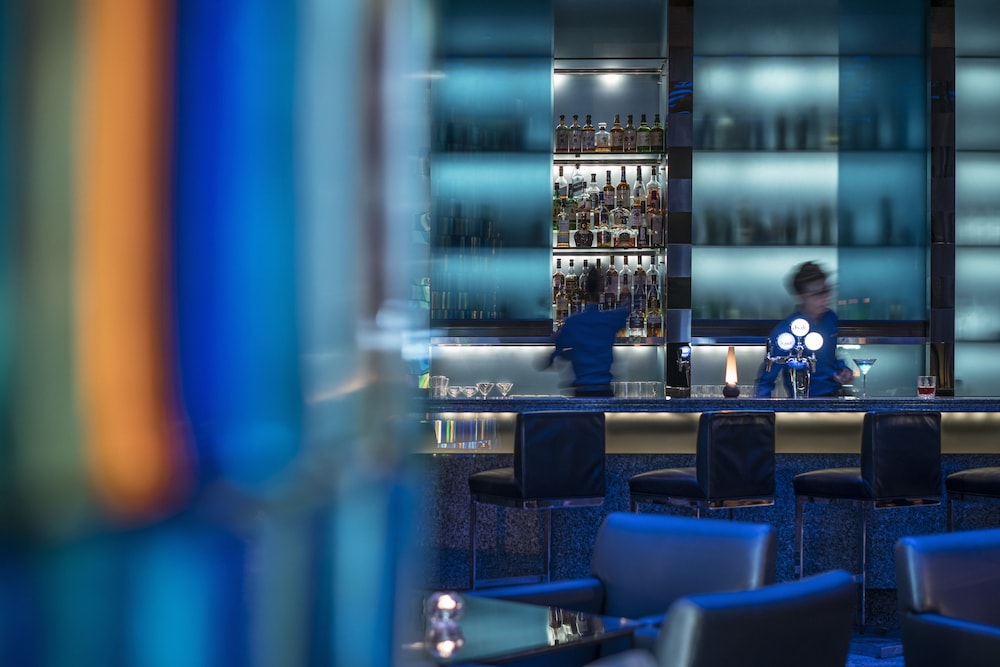 Hotel Bar