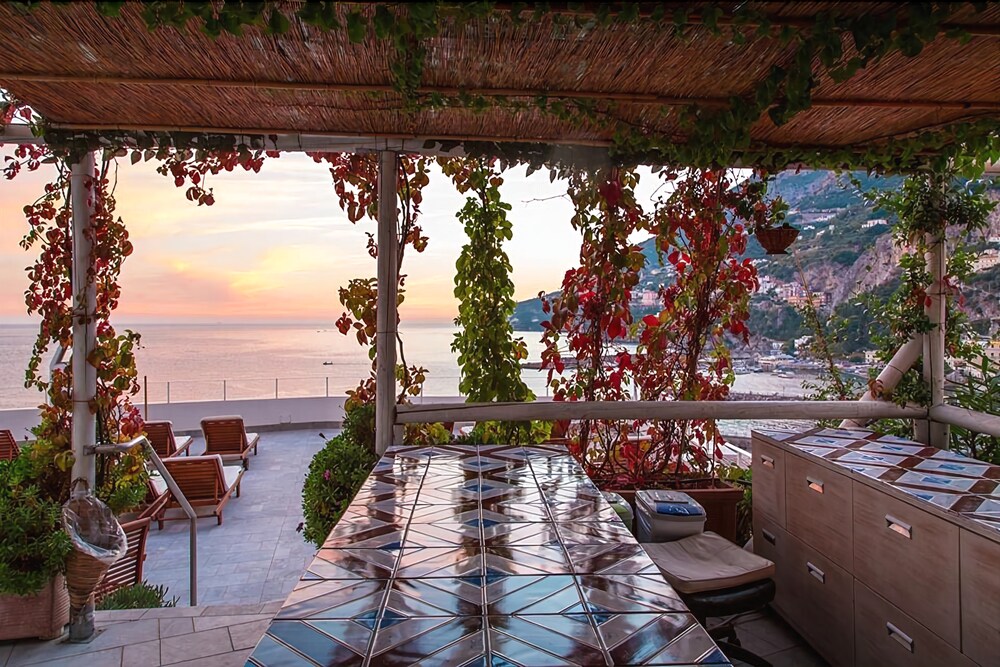 Poolside Bar
