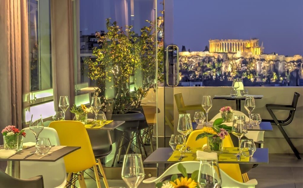 Hotel Bar